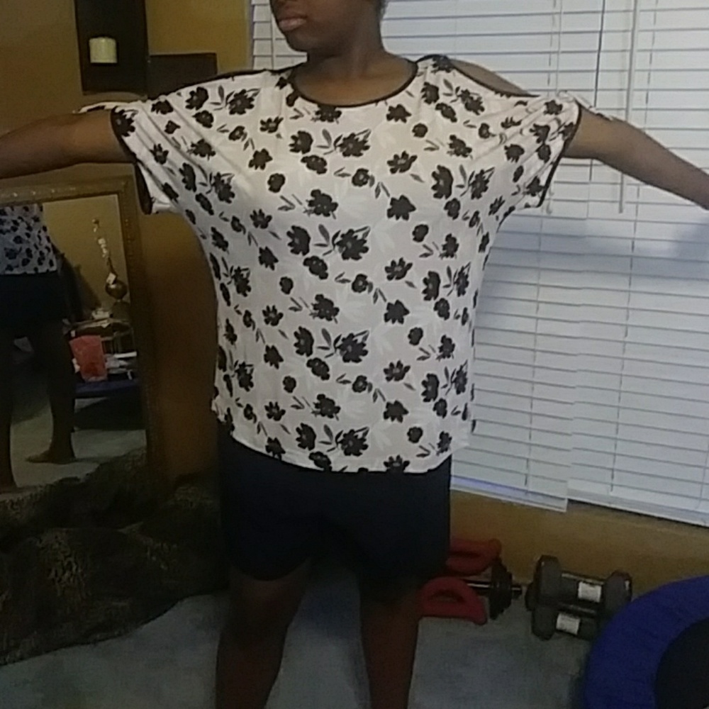 Blouse with flowers